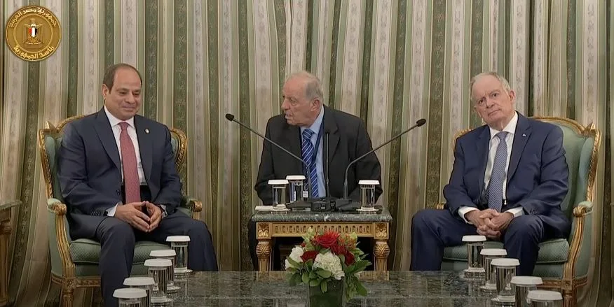 السيسي ونظيره اليوناني يؤكدان تعزيز الشراكة الاستراتيجية بين البلدين السيسي ونظيره اليوناني يؤكدان تعزيز الشراكة الاستراتيجية بين البلدين