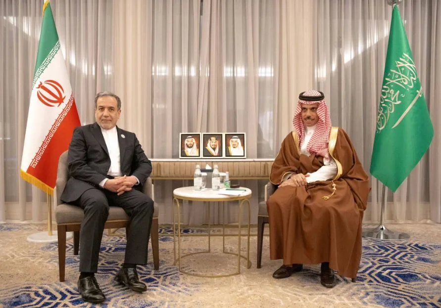 وزير الخارجية السعودي يبحث التطورات الإقليمية مع نظيره الإيراني في جدة وزير الخارجية السعودي يبحث التطورات الإقليمية مع نظيره الإيراني في جدة