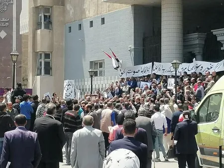 محامو الإسكندرية يضربون عن العمل ويمتنعون عن توريد رسوم محاكم الاستئناف محامو الإسكندرية يضربون عن العمل ويمتنعون عن توريد رسوم محاكم الاستئناف