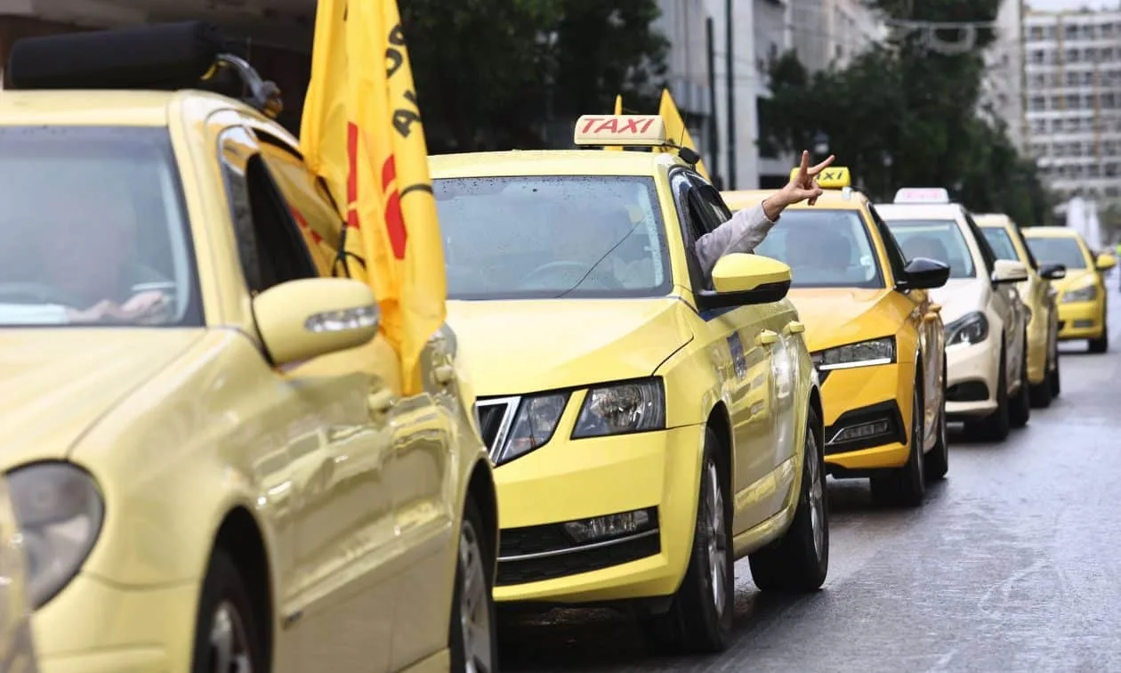 سائقو التاكسي في أثينا يهددون بالإضراب احتجاجًا على سياسات المطار سائقو التاكسي في أثينا يهددون بالإضراب احتجاجًا على سياسات المطار