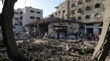 المرصد الأورومتوسطي: إسرائيل تقيد الفلسطينيين في غزة إلى الجنوب لتهجيرهم وفق استراتيجية ترامب