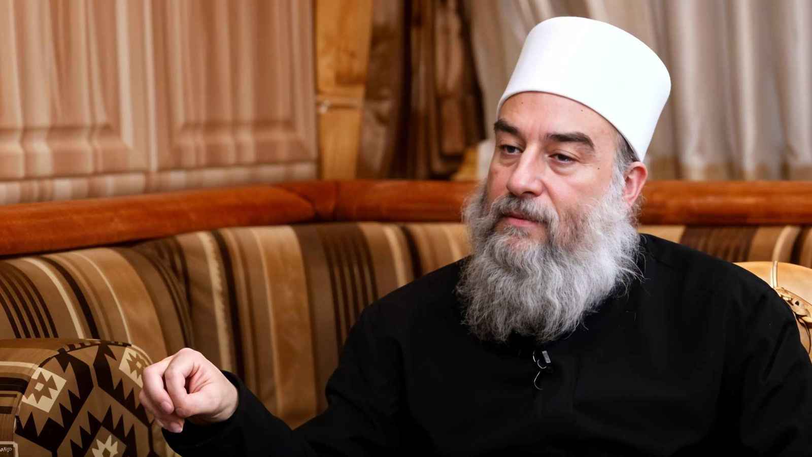 شيخ من طائفة الدروز يهاجم الحكومة السورية ويطالب بحماية دولية شيخ من طائفة الدروز يهاجم الحكومة السورية ويطالب بحماية دولية