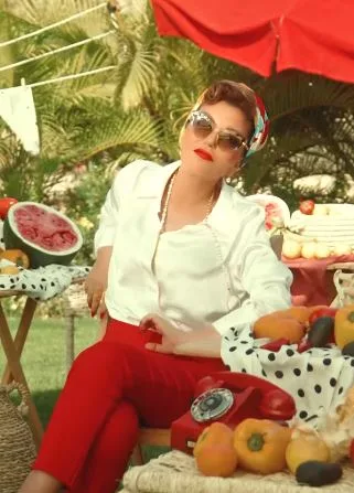 بأسلوب صيفي، سميرة سعيد تشارك مقطعاً قصيراً من فيديو كليب “كداب” بأسلوب صيفي، سميرة سعيد تشارك مقطعاً قصيراً من فيديو كليب “كداب”