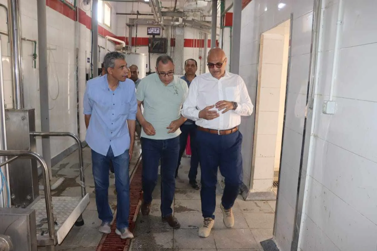 محافظ القليوبية يقوم بجولة في مجازر قها وحي غرب شبرا الخيمة للتأكد من استعداداتها لعيد الأضحى. محافظ القليوبية يقوم بجولة في مجازر قها وحي غرب شبرا الخيمة للتأكد من استعداداتها لعيد الأضحى.