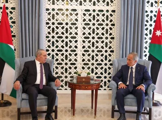 رئيس الوزراء الأردني: التصدي لتهجير الفلسطينيين وتثبيتهم على أرضهم أولوية قصوى رئيس الوزراء الأردني: التصدي لتهجير الفلسطينيين وتثبيتهم على أرضهم أولوية قصوى