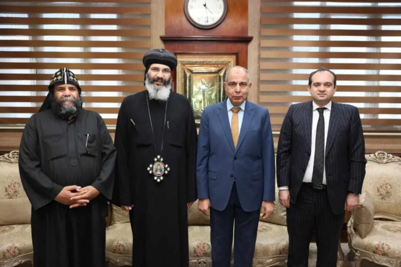 محافظ المنيا يلتقي وفد دير العذراء والملاك ميخائيل بالبهنسا محافظ المنيا يلتقي وفد دير العذراء والملاك ميخائيل بالبهنسا