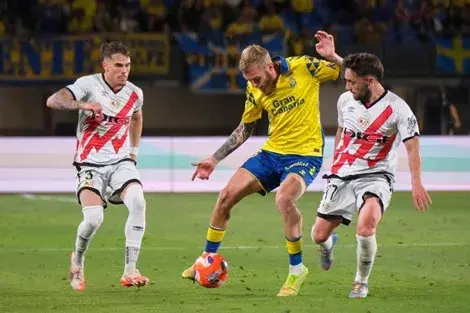 رايو فاليكانو يحقق فوزا ثمينا أمام لاس بالماس بالدوري الإسباني رايو فاليكانو يحقق فوزا ثمينا أمام لاس بالماس بالدوري الإسباني