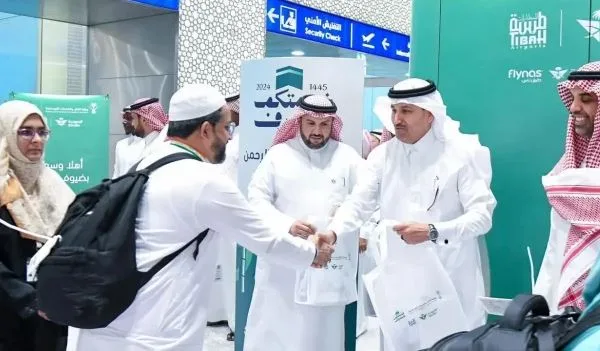 السعودية تعلن غرامة من يقوم من حاملي تأشيرات الزيارة بالدخول لمكة تصل إلى 20 ألف ريال السعودية تعلن غرامة من يقوم من حاملي تأشيرات الزيارة بالدخول لمكة تصل إلى 20 ألف ريال