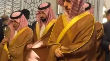 فيديو.. وزير الخارجية السعودي يقود الصلاة في المسجد الأموي بعد وصوله إلى دمشق