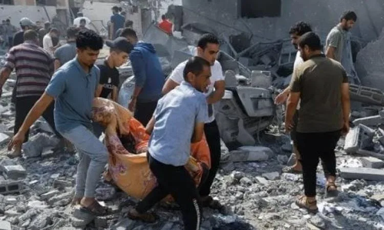 Civil Defense Reports 28 Palestinians Killed in Strikes Near Hospital in Southern Gaza Strip Civil Defense Reports 28 Palestinians Killed in Strikes Near Hospital in Southern Gaza Strip