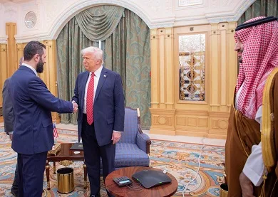 ترامب يثني على الرئيس السوري بعد اجتماعهما في الرياض: شخصية جذابة وقوية، ولديه تاريخ قوي. ترامب يثني على الرئيس السوري بعد اجتماعهما في الرياض: شخصية جذابة وقوية، ولديه تاريخ قوي.
