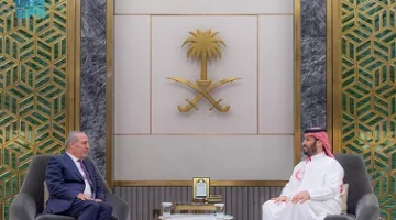 ولي العهد السعودي يستقبل نائب رئيس دولة فلسطين