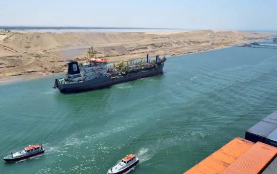 إطلاق نظام لجمع النفايات الصلبة من السفن المارة في قناة السويس إطلاق نظام لجمع النفايات الصلبة من السفن المارة في قناة السويس
