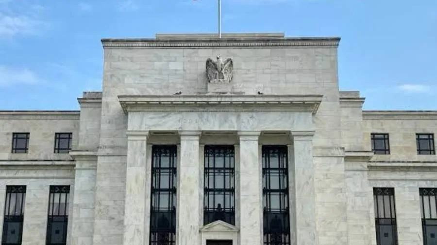 The Federal Reserve at a Crossroads: Balancing Growth Concerns and Inflation Risks