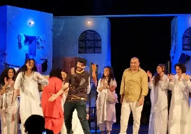 فريق «سجن النسا» يحتفل بعيد ميلاد جنى عطوة على مسرح السلام فريق «سجن النسا» يحتفل بعيد ميلاد جنى عطوة على مسرح السلام