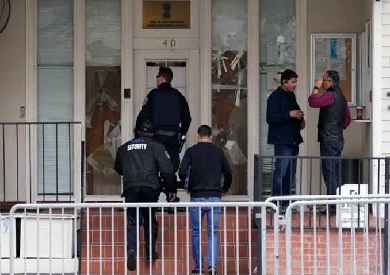 أمريكا.. إصابة 5 حراس بسجن في فرجينيا على يد سجناء يشتبه بانتمائهم لعصابة إم إس 13 أمريكا.. إصابة 5 حراس بسجن في فرجينيا على يد سجناء يشتبه بانتمائهم لعصابة إم إس 13
