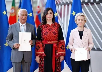لأول مرة: سفيرة فلسطين تسلم رسالة تعيينها لرئيس المجلس الأوروبي ورئيسة المفوضية الأوروبية لأول مرة: سفيرة فلسطين تسلم رسالة تعيينها لرئيس المجلس الأوروبي ورئيسة المفوضية الأوروبية