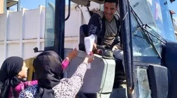 محافظة دمياط تكرم العمال بالورود والهدايا وتطلق معارض مجانية لدعم الحرفيين