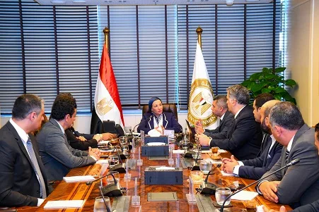 وزيرة البيئة تجتمع بمجلس إدارة شباب الأعمال لاستكشاف فرص الاستثمار المستدام وزيرة البيئة تجتمع بمجلس إدارة شباب الأعمال لاستكشاف فرص الاستثمار المستدام