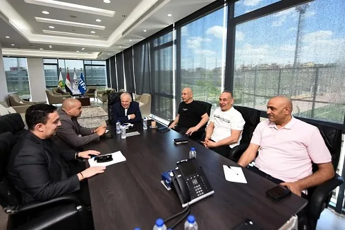 أبوريدة ودياب يلتقيان بالطاقم الفني للمنتخب أبوريدة ودياب يلتقيان بالطاقم الفني للمنتخب