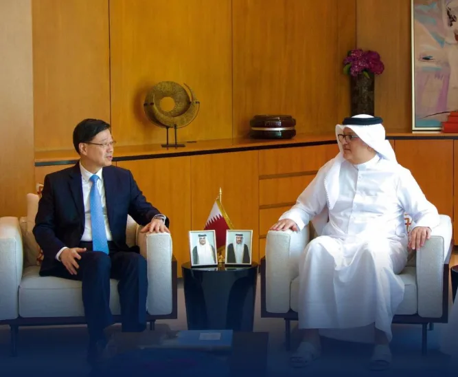  وزير الاتصالات يجتمع مع الرئيس التنفيذي لمنطقة هونغ كونغ وزير الاتصالات يجتمع مع الرئيس التنفيذي لمنطقة هونغ كونغ