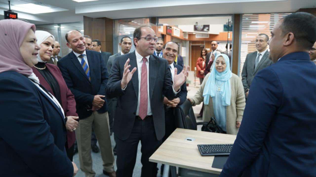 في جولات ميدانية.. وزير المالية يتحاور مع الممولين والموظفين بالمراكز والمأموريات الضريبية في جولات ميدانية.. وزير المالية يتحاور مع الممولين والموظفين بالمراكز والمأموريات الضريبية
