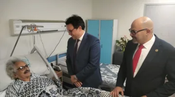 وزير الثقافة يزور الأديب الكبير صنع الله إبراهيم للاطمئنان على صحته بعد تعافيه وخروجه من مستشفى معهد ناصر.