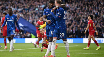 تشيلسي يفوز على ليفربول بثلاثية في الدوري الإنجليزي