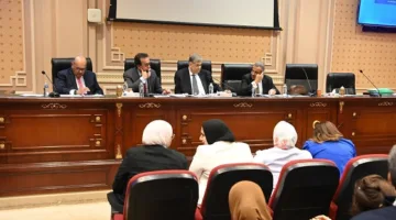 لجنة الصحة في مجلس النواب توصي بزيادة التمويل للعلاج على حساب الدولة والرعاية الصحية الوقائية.