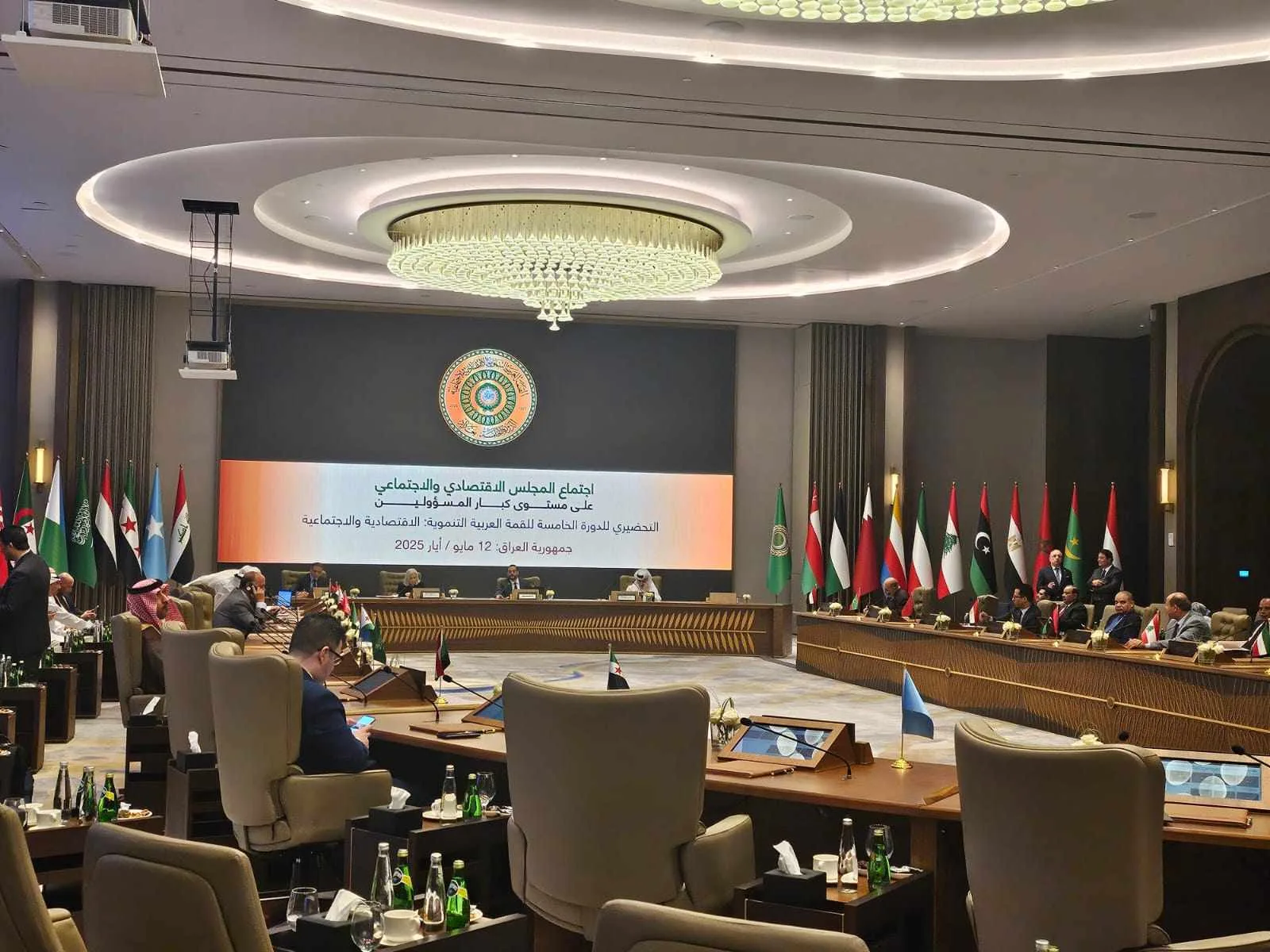 المجلس الاقتصادي والاجتماعي يناقش استعدادات القمة العربية التنموية الخامسة في بغداد المجلس الاقتصادي والاجتماعي يناقش استعدادات القمة العربية التنموية الخامسة في بغداد