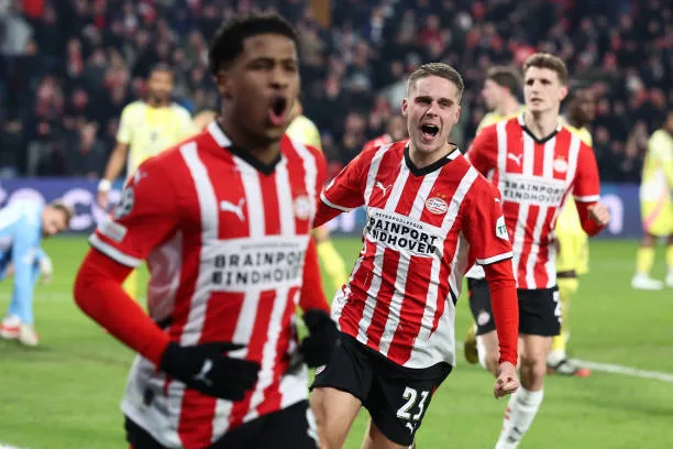 أيندهوفن يتصدر الترتيب على حساب أياكس ويعزز فرصه في نيل لقب الدوري الهولندي أيندهوفن يتصدر الترتيب على حساب أياكس ويعزز فرصه في نيل لقب الدوري الهولندي