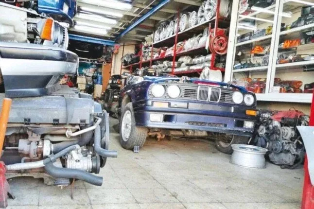 رئيس شعبة قطع غيار السيارات: نستورد 98% من احتياجاتنا بقيمة ملياري دولار سنويا رئيس شعبة قطع غيار السيارات: نستورد 98% من احتياجاتنا بقيمة ملياري دولار سنويا