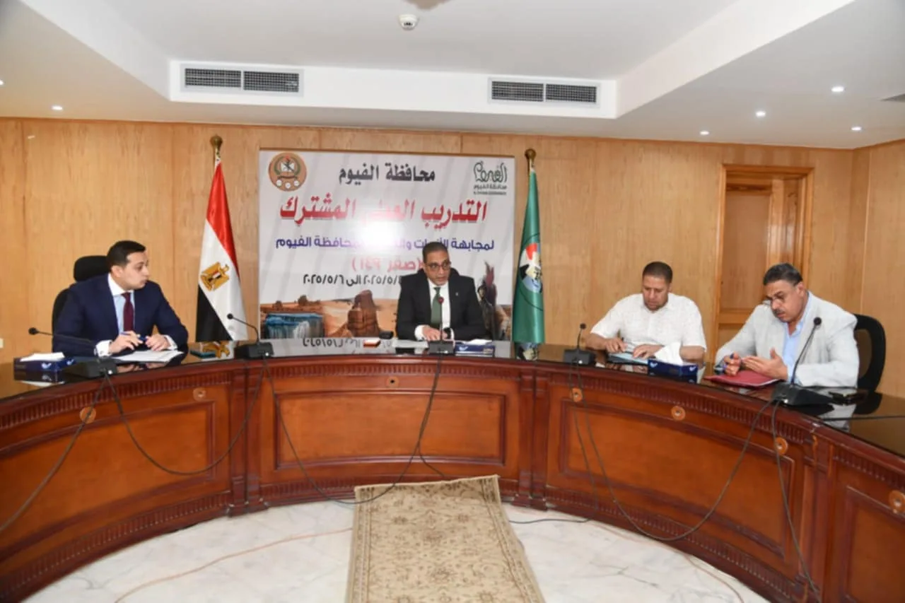 محافظ الفيوم يتابع موقف أراضي الدولة المستردة وآليات استغلالها بالشكل الأمثل محافظ الفيوم يتابع موقف أراضي الدولة المستردة وآليات استغلالها بالشكل الأمثل