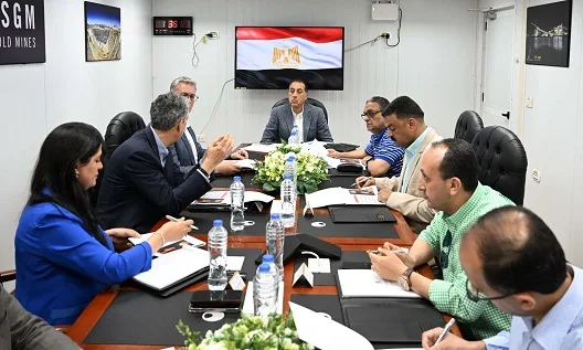 رئيس الحكومة يلتقي بالمدير التنفيذي لشركة أنجلو جولد أشانتي رئيس الحكومة يلتقي بالمدير التنفيذي لشركة أنجلو جولد أشانتي