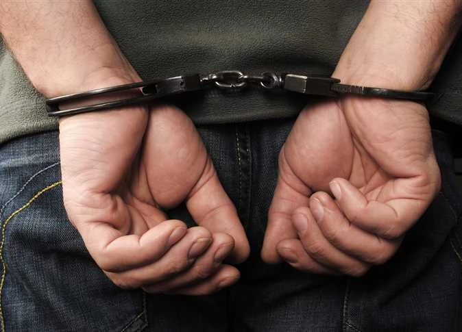 اعتقال رئيس شركة بتهمة غسل أموال بقيمة 150 مليون جنيه نتيجة الاحتيال على المواطنين اعتقال رئيس شركة بتهمة غسل أموال بقيمة 150 مليون جنيه نتيجة الاحتيال على المواطنين