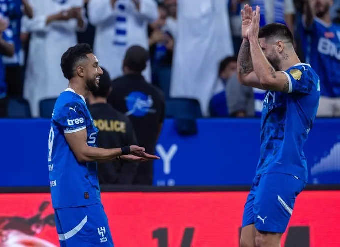 الهلال يحقق فوزًا كبيرًا على العروبة بأربعة أهداف ويؤجل تتويج الاتحاد بلقب البطولة. الهلال يحقق فوزًا كبيرًا على العروبة بأربعة أهداف ويؤجل تتويج الاتحاد بلقب البطولة.