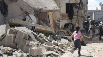 جيش الاحتلال الإسرائيلي يشرع بهدم منازل في مخيم نور شمس شمال الضفة الغربية