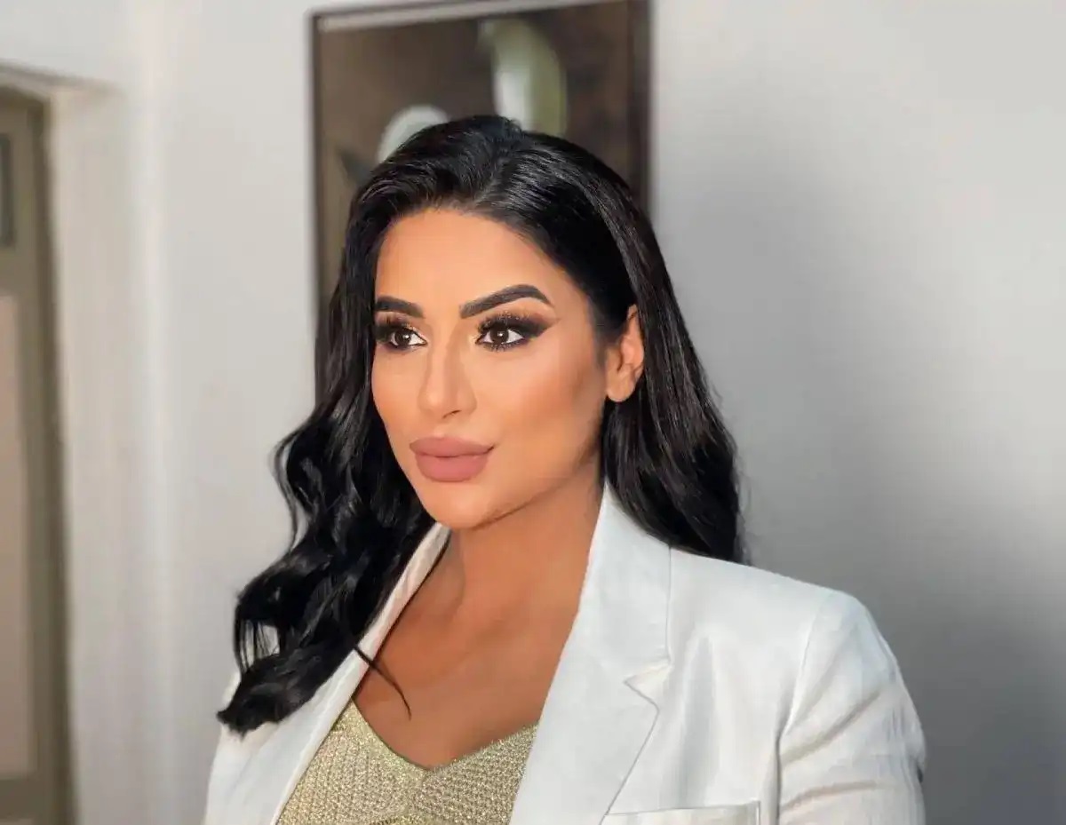 خلافات بسبب نفقات الإبن.. تفاصيل مشاجرة الفنانة جوري بكر وطليقها داخل كمبوند بأكتوبر خلافات بسبب نفقات الإبن.. تفاصيل مشاجرة الفنانة جوري بكر وطليقها داخل كمبوند بأكتوبر