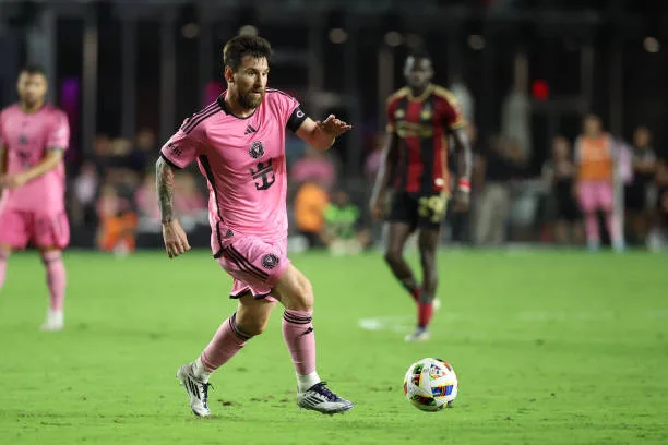 ميسي يقود إنتر ميامي نحو تعادل مثير في بطولة الدوري الأمريكي ميسي يقود إنتر ميامي نحو تعادل مثير في بطولة الدوري الأمريكي