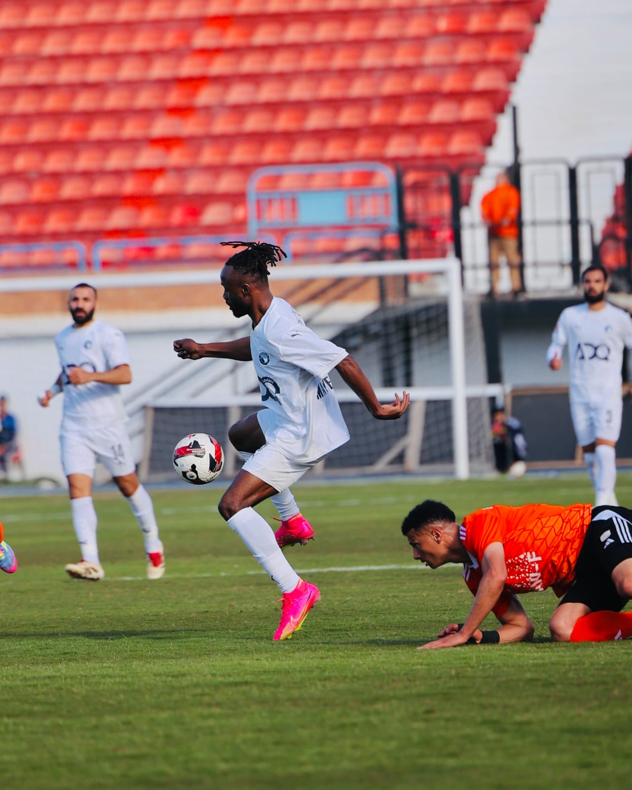 أحمد علي: المنافسة على لقب الدوري اشتعلت بعد خسارة بيراميدز وفوز الأهلي أحمد علي: المنافسة على لقب الدوري اشتعلت بعد خسارة بيراميدز وفوز الأهلي