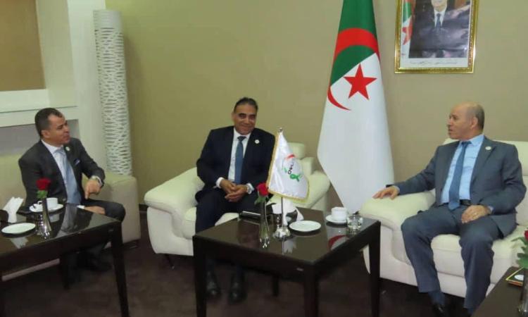 "الصحة" تستعرض التجربة المصرية الرائدة في مجال مكافحة السرطان بالجزائر "الصحة" تستعرض التجربة المصرية الرائدة في مجال مكافحة السرطان بالجزائر