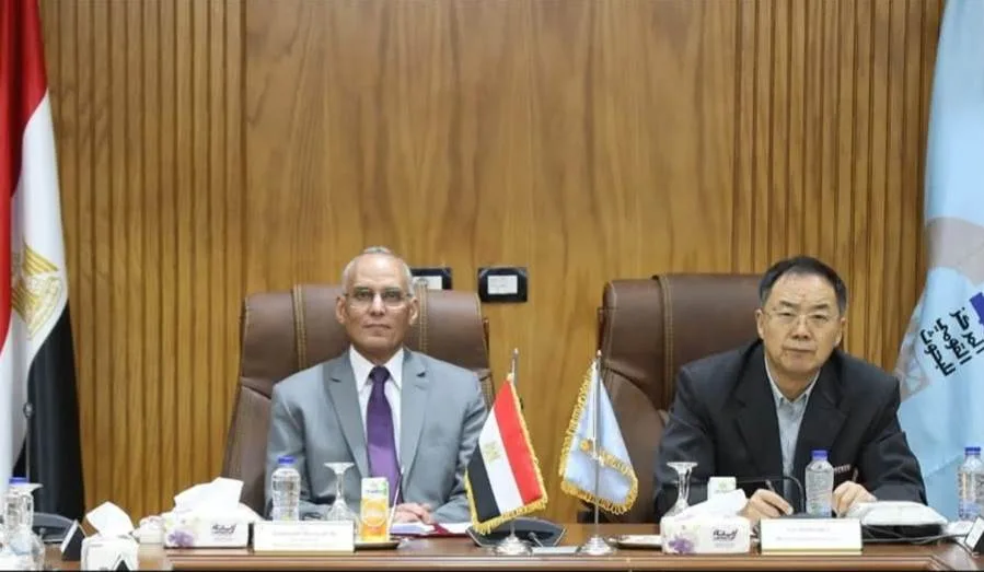 "القومي للبحوث" يستقبل وفدا صينيا من جامعة هواتشونج للعلوم لبحث سبل التعاون "القومي للبحوث" يستقبل وفدا صينيا من جامعة هواتشونج للعلوم لبحث سبل التعاون
