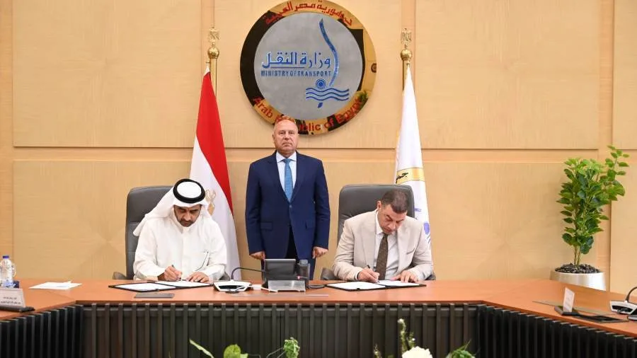 "الوزير" يشهد توقيع عقد ترخيص "جرين فالي" مع جهاز تنظيم النقل "الوزير" يشهد توقيع عقد ترخيص "جرين فالي" مع جهاز تنظيم النقل