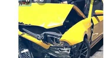 "عين ولا سوء حظ".. ينتظر ونش الإنقاذ بعد حادث فصدمته سيارة أخرى (فيديو)