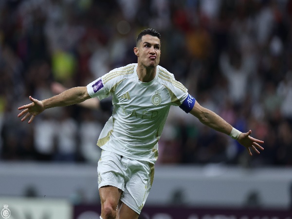 النصر السعودي يُمدد عقد كريستيانو رونالدو