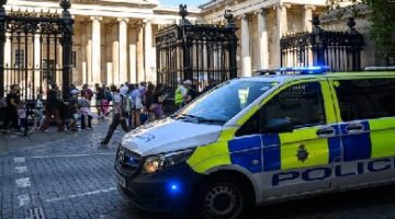 الشرطة البريطانية: 50 شخصاً يتلقون الرعاية الطبية بعد حادث اصطدام في ليفربول