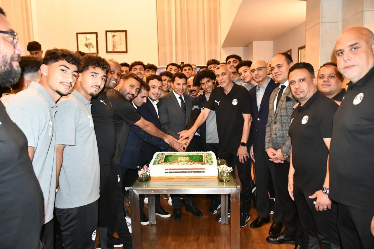 وزير الرياضة يدعم منتخب الشباب قبل مباراته مع المغرب في نصف نهائي كأس أمم إفريقيا وزير الرياضة يدعم منتخب الشباب قبل مباراته مع المغرب في نصف نهائي كأس أمم إفريقيا