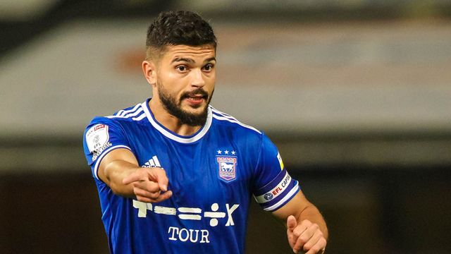 سام مرسي يشارك في تعادل إيبسويتش أمام إيفرتون في الدوري الإنجليزي سام مرسي يشارك في تعادل إيبسويتش أمام إيفرتون في الدوري الإنجليزي