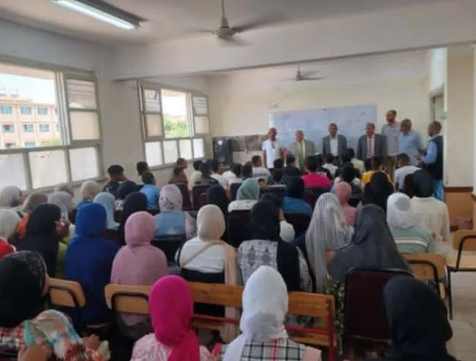 إقبال واسع على جلسات المراجعة النهائية لطلاب الإعدادية في الأقصر إقبال واسع على جلسات المراجعة النهائية لطلاب الإعدادية في الأقصر
