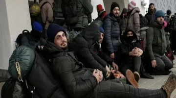 إعلام أمريكي: واشنطن تطالب كييف بقبول المهاجرين غير الشرعيين المرحلين من الولايات المتحدة